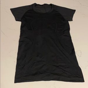 Lululemon Swiftly Tech Short Sleeve Size 4